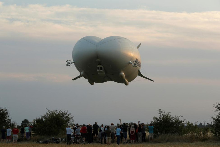 Trước đó, chiếc phi cơ Airlander 10 đã thực hiện chuyến bay thử đầu tiên thành công vào hôm 17/8.