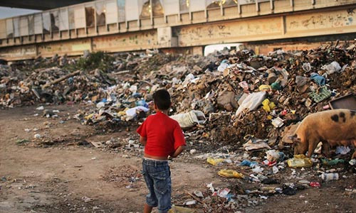 Nghèo đói cũng là một trong những vấn đề đáng quan tâm nhất, với 33,1% số người đồng tình. Ảnh: Getty.