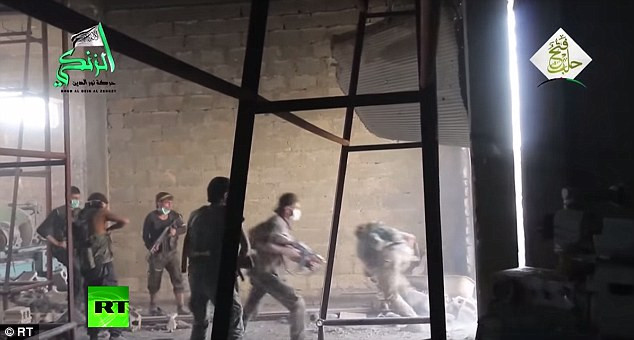 Hiện tại, hơn 250 nghìn thường dân đang bị mắc kẹt ở đông Aleppo.