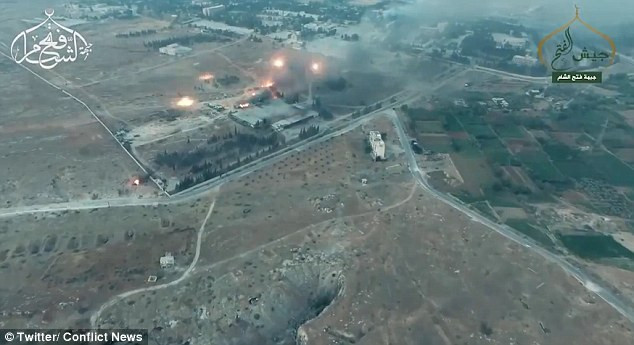 Một cuộc không kích tại chiến trường Aleppo nhìn từ trên cao.
