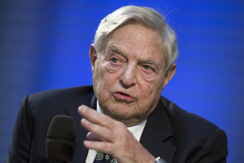 Nhà sáng lập kiêm chủ tịch hệ thống quỹ từ thiện Open Society, George Soros, đã quyên góp 8 tỷ USD. Được biết, Open Society chủ yếu hỗ trợ chăm sóc sức khỏe, kinh tế, giáo dục và cải cách xã hội.