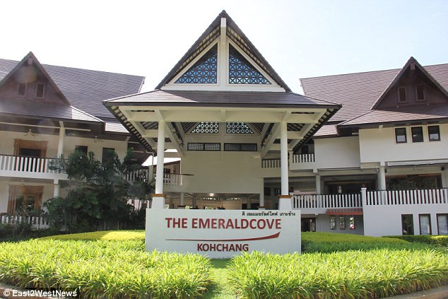 Khách sạn Emerald Cove Koh Chang nơi Komova từng làm việc.