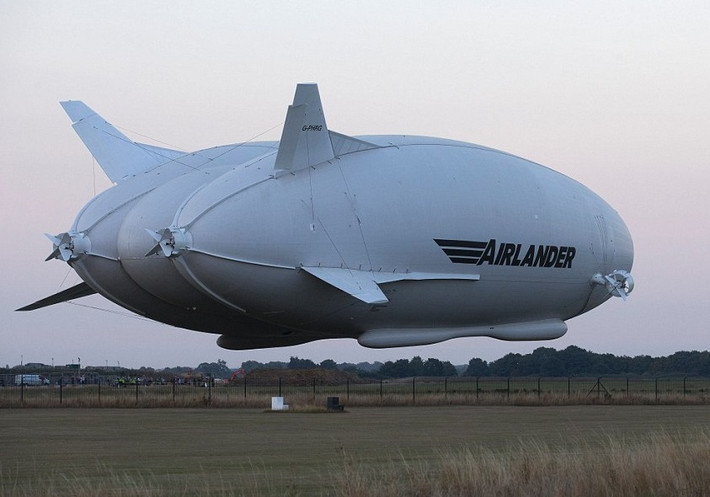 Nhà sản xuất Hybrid Air Vehicles (HAV) cho biết, chiếc máy bay có thể bay với tốc độ khoảng 145 km/giờ và đạt tới độ cao gần 5.000m.