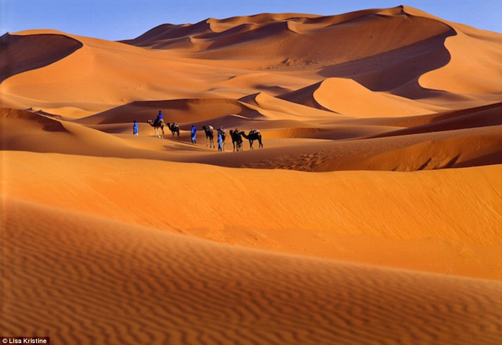Nhóm người du mục trên sa mạc Sahara.