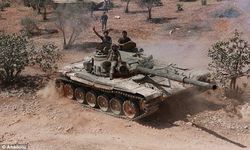 Các phần tử nổi dậy Syria ngày 6/8 tuyên bố đã phá vỡ vòng vây của lực lượng chính phủ Damascus tại thành phố Aleppo sau khi hơn 500 tay súng nổi dậy và 130 dân thường thiệt mạng trong các cuộc giao tranh những ngày qua.