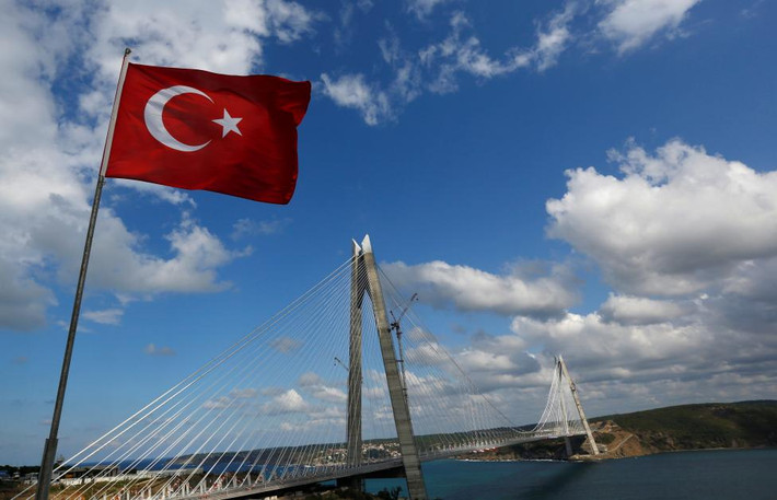 Cây cầu treo trong ngày khai trương ở thành phố Istanbul hôm 26/8.