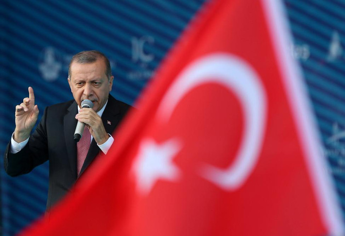 Tổng thống Thổ Nhĩ Kỳ Tayyip Erdogan phát biểu trong buổi lễ khai trương một trong những cây cầu treo lớn nhất thế giới.