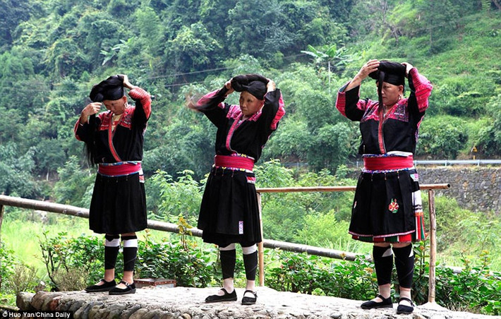 Khoảng 400 người trong 78 gia đình đang sinh sống tại làng Huanglo và duy trì nét văn hóa truyền thống.