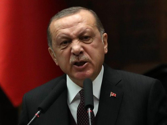 Cùng lúc, Tổng thống Thổ Nhĩ Kỳ Recep Tayyip Erdogan tiết lộ một số “vật liệu độc hại” trong lãnh sự quán này “đã được sơn đè lên”. Ảnh: Express Tribune.