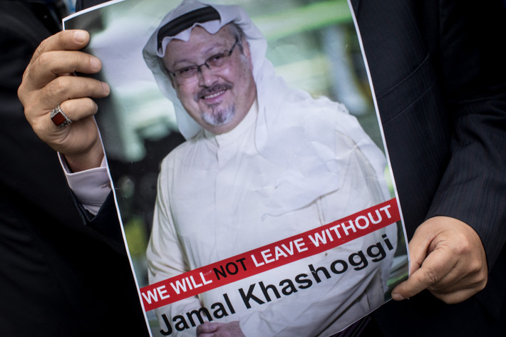 Theo vị quan chức này, vụ sát hại nhà báo Khashoggi diễn ra trong khoảng 7 phút và chuyên gia pháp y Saudi Arabia Saleh al-Tubaiqi đã phân mảnh thi thể của ông Khashoggi. Thậm chí, chuyên gia này đã đề nghị các đồng nghiệp nghe nhạc trong khi mình làm việc đó. Ảnh: Time.