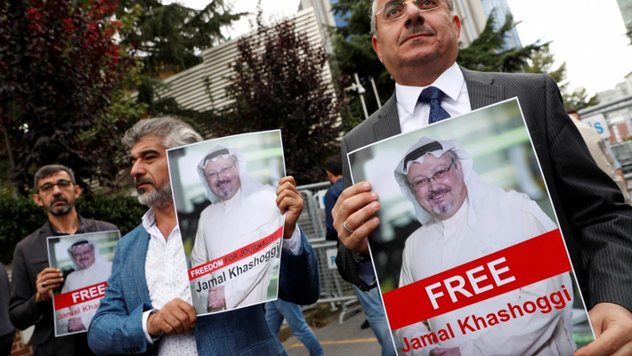 Cảnh sát Thổ Nhĩ Kỳ thông báo đã phát hiện 15 công dân Saudi Arabia tình nghi liên quan trong vụ nhà báo Khashoggi mất tích và nghi bị sát hại, trong đó đã xác định danh tính của 8 người. Tổng thống Mỹ Donald Trump cũng đang kêu gọi tiến hành ngay một cuộc điều tra không giới hạn về vụ việc này. Ảnh: PRI.