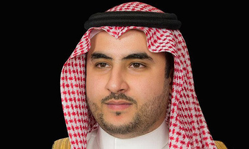 Theo Le Figaro hồi tuần trước đưa tin, liên quan đến vụ nhà báo Khashoggi, gia đình Hoàng gia Saudi Arabia cho rằng những hành động của Thái tử Mohammed bin Salman đã gây ảnh hưởng nghiêm trọng đến hình ảnh của đất nước nên sẽ thay thế ông bằng người em trai là Hoàng tử Khalid (ảnh), hiện đang là Đại sứ tại Mỹ. Ảnh: beritadunia.net.