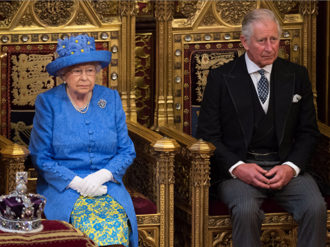 Thái tử Charles, con trai của Nữ hoàng Elizabeth II, hay gọi bà là “Mama”. Tờ Express cho hay, biệt danh này cũng được Hoàng tử Harry và Hoàng tử William, con trai của Thái tử Charles và Công nương Diana, sử dụng để gọi bà nội của họ. Ảnh: BI.