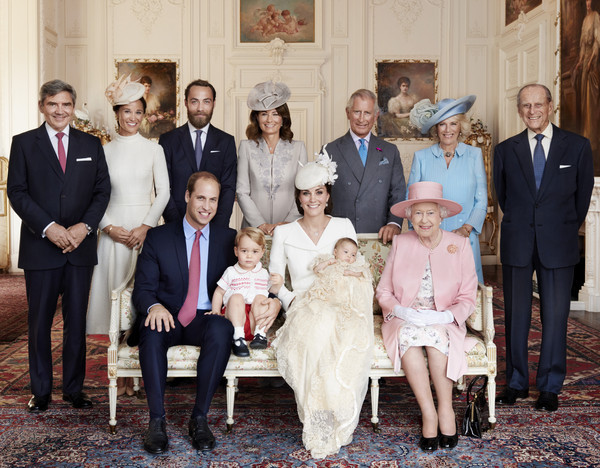 Trong khi đó, tiểu Hoàng tử George và tiểu Công chúa Charlotte, con trai và con gái của Hoàng tử William và Công nương Kate Middleton, gọi cụ nội là Gan-Gan. Ảnh: Zimbio.