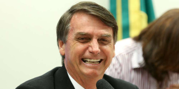Sau 17 năm phục vụ trong quân đội, ông Bolsonaro đã được thăng cấp lên Đại úy. Ảnh: Hornet.