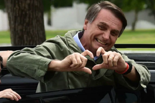 Tháng 1/2018, ông Bolsonaro quyết định gia nhập Đảng Tự do Xã hội (PSL). Và ngày 22/7/2018, ông Bolsonaro đã được Đảng PSL đề cử làm ứng viên đại diện cho đảng này ra tranh cử Tổng thống trong cuộc bầu cử năm 2018. Ảnh: NDTV.com.