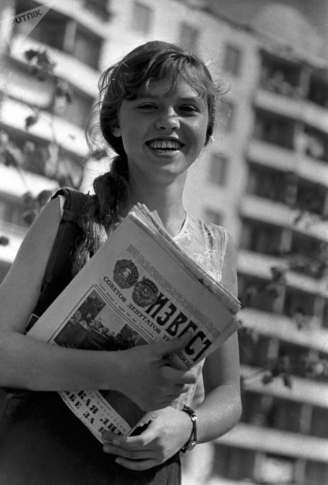 Nụ cười rạng rỡ của nữ nhân viên giao báo tới từ Moscow (Nga) - Irina Skvortsova.
