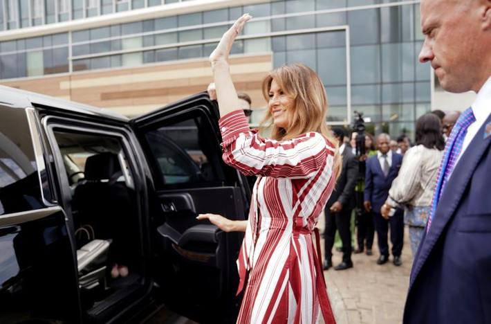 Sáng 2/10, Đệ nhất phu nhân Melania đã tới thăm bệnh viện Ridge.
