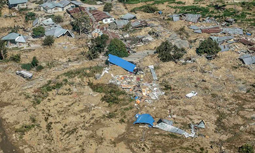 Cảnh tan hoang tại thành phố Palu, miền trung Sulawesi. Ảnh: Reuters.