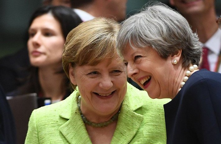 Theo bình chọn của tạp chí Forbes năm 2006, bà Angela Merkel đứng đầu danh sách 100 phụ nữ quyền lực nhất thế giới, và liên tục giữ vị trí này trong mười ba năm kế tiếp sau đó. Ảnh: rus.delfi.ee.