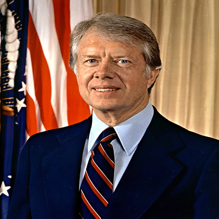 Theo đó, Hội đồng giải Nobel Hòa bình Na Uy đã quyết định trao giải Nobel Hòa bình năm 2002 cho cựu Tổng thống Mỹ Jimmy Carter vì những cố gắng không mệt mỏi của ông nhằm tìm kiếm nhiều giải pháp cho các cuộc xung đột trên thế giới, tăng cường dân chủ, nhân quyền và sự phát triển kinh tế-xã hội. Ảnh: Wikipedia.