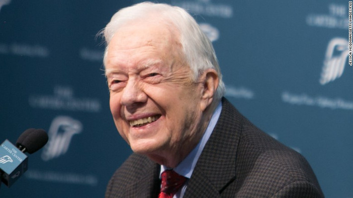 Ngoài ra, cựu Tổng thống Mỹ Jimmy Carter, tại nhiệm trong khoảng thời gian 1977-1981, đã được trao giải thưởng Nobel Hòa bình năm 2002. Ảnh: CNN.