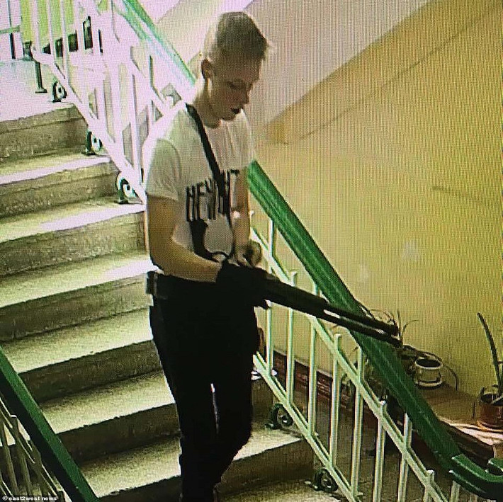 Thủ phạm Vladislav Roslyakov, một nam sinh 18 tuổi theo học tại ngôi trường này, đã xông vào trường, bắn chết 17 người trước khi tự sát trong thư viện. Một sinh viên khác qua đời tại bệnh viện sau 12 giờ "chiến đấu" để giành giật sự sống.