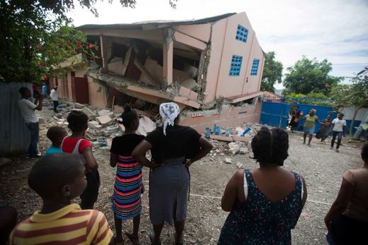 Giới chức Haiti kêu gọi người dân địa phương bình tĩnh và cam kết sẽ nỗ lực hết sức để hỗ trợ người dân khắc phục hậu quả sau động đất. Ảnh: AP.