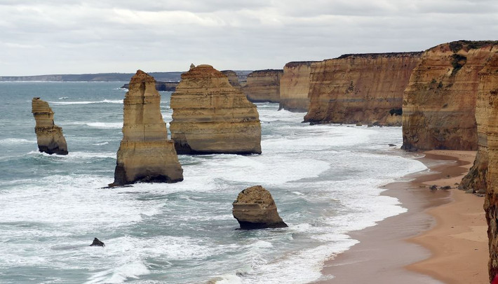 Những cấu trúc đá vôi tự nhiên ở ngoài khơi bờ biển Vườn quốc gia Port Campbell, Australia.