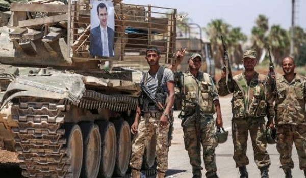 “Được sự yểm trợ hỏa lực của Nga, Quân đội Syria đã nối lại chiến dịch quân sự nhằm vào nhóm khủng bố IS tại al-Safa”, nguồn tin cho hay. Theo hãng Fars (Iran), ít nhất 20 chiến binh IS đã bị tiêu diệt trong các cuộc đụng độ với Quân đội Syria trong khu vực này 24 giờ qua. Ảnh: FNA.