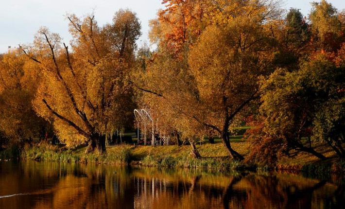 Quang cảnh mùa thu trong công viên ở Minsk, Belarus, ngày 8/10.