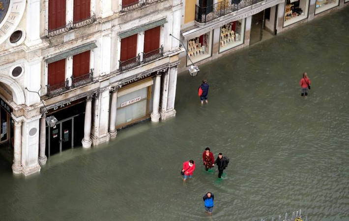 Cảnh tượng ngập lụt ở thành phố Venice nhìn từ trên cao.