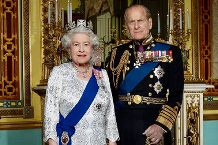 Nữ hoàng Elizabeth II hiện là người nắm giữ vương quyền lâu nhất nước Anh. Tính đến thời điểm hiện tại là 66 năm và 261 ngày. Ảnh: Greek Reporter. Mời độc giả xem thêm video: Nữ hoàng Elizabeth II "chính thức" kỷ niệm sinh nhật lần thứ 90 (Nguồn: VTC14)
