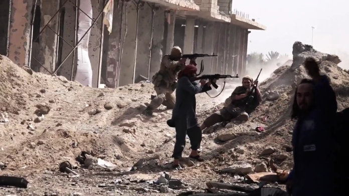 “Quân đội Syria có thể không lo ngại về một cuộc tấn công của Quân đội Thổ Nhĩ Kỳ, nhưng họ có thể sẽ phải tái triển khai binh sĩ từ vùng al-Safa chiến lược tới khu vực Tây Bắc Syria khi thỏa thuận về vùng đệm phi quân sự Idlib sụp đổ”, AMN đưa tin. Ảnh: ABNA.
