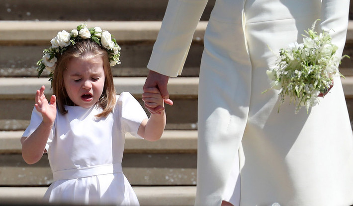 Khoảnh khắc tiểu Công chúa Charlotte, con gái của Hoàng tử William và Công nương Kate, hắt hơi được ghi lại.