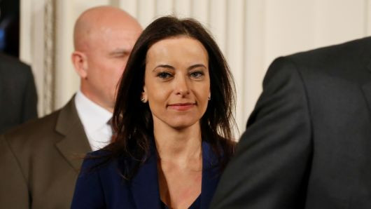 Dù vậy, bà Dina Powell, thành viên ban điều hành của Ngân hàng Goldman Sachs và từng là cựu phó cố vấn an ninh quốc gia của Tổng thống Donald Trump, vẫn được xem là ứng viên sáng giá nhất thay thế bà Haley. Ảnh: CNBC.