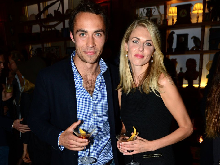 Năm 2013, James lần đầu tiên được phát hiện đi cùng với Donna Air, một diễn viên, ca sĩ Anh. Cô có một cô con gái 15 tuổi là Freya trong cuộc hôn nhân đầu tiên. “Tôi rất yêu Donna”, James từng chia sẻ trên Daily Mail năm 2016.
