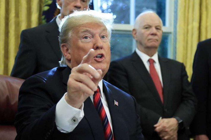 Cụ thể, ngày 31/10, Tổng thống Trump sẽ tham dự buổi vận động cho các ứng cử viên Đảng Cộng hòa tại thành phố Fort Myers, bang Florida, sau đó sẽ tới bang Missouri ngày 1/11. Ảnh: Huron Daily Tribune.