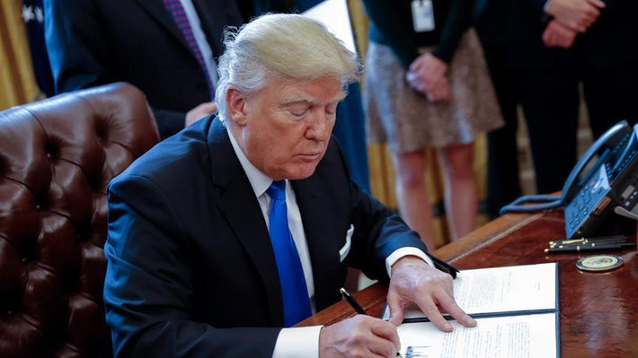 Theo BBC, có 3 lý do khiến Tổng thống Mỹ Donald Trump hủy bỏ thỏa thuận hạt nhân Iran, bao gồm xóa bỏ di sản cuối cùng của người tiền nhiệm Barack Obama, xoay trục sang Thủ tướng Israel Netanyahu, và sự ủng hộ từ các nhân tố mới. Ảnh: Anadolu Agency.