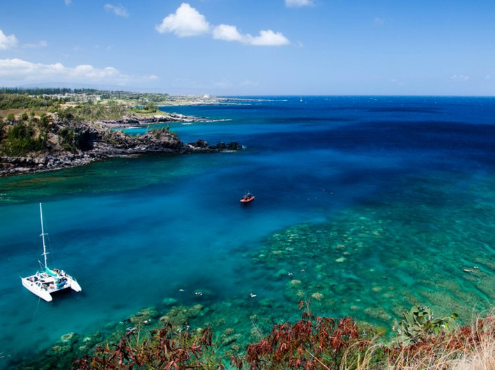Tiểu bang Hawaii bao gồm 8 đảo chính là Hawai'i (Big Island), O'ahu, Maui, Kauai, Lana'i, Moloka'i, Ni'ihau và Kaho'olawe. Trong đó, mỗi hòn đảo lại có nét độc đáo riêng thu hút du khách.