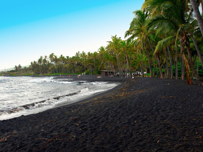 Không phải tất cả các bãi biển ở Hawaii đều có cát trắng.