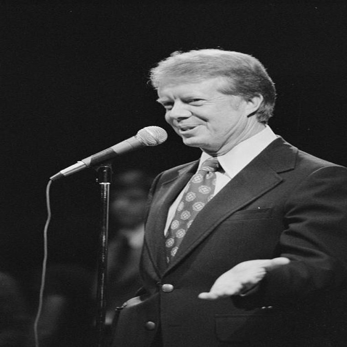 Cựu Tổng thống Jimmy Carter, tại nhiệm trong khoảng thời gian 1977-1981, là tổng thống thứ 39 của nước Mỹ. Năm 2002, ông đã được trao giải thưởng Nobel Hòa bình vì những cố gắng không mệt mỏi trong việc tìm kiếm nhiều giải pháp cho các cuộc xung đột trên thế giới, tăng cường dân chủ, nhân quyền và sự phát triển kinh tế-xã hội.