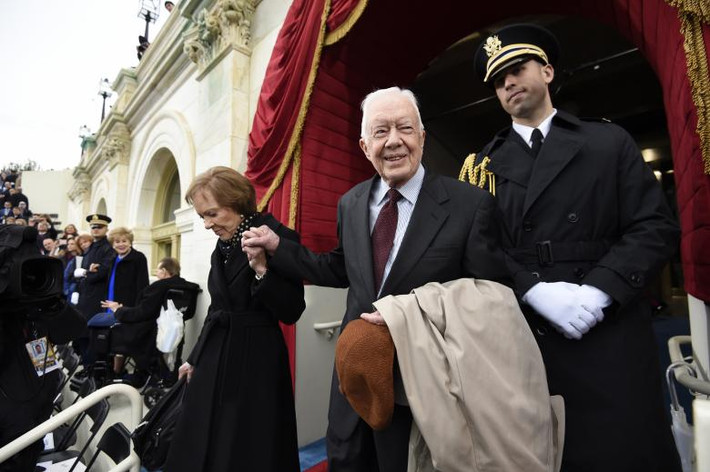 Cựu Tổng thống Jimmy Carter cùng phu nhân tới dự lễ nhậm chức tổng thống của ông Donald Trump tại thủ đô Washington ngày 20/1/2017.