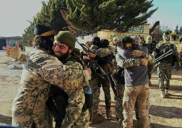 “Quân đội Syria tin rằng các tay súng phiến quân không có ý định rời khỏi vùng đệm phi quân sự này”, nguồn tin ở thị trấn Mhardeh cho hay. Ảnh: AMN.