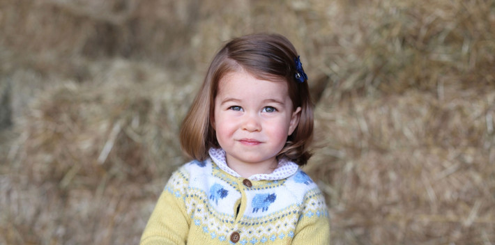 Công chúa Charlotte, sinh ngày 2/5/2015, là con gái của Hoàng tử William và Công nương Kate Middleton. Tiểu công chúa Charlotte là người xếp thứ 4 trong danh sách thứ tự kế vị. Ảnh: The Royal Family.