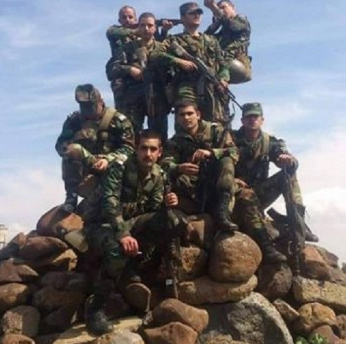 AMN dẫn một nguồn tin quân sự tiết lộ, Quân đội Syria đã tái triển khai một đơn vị tinh nhuệ từ tỉnh Idlib tới vùng al-Safa ở Sweida để tham gia vào chiến dịch giải phóng khu vực này. Ảnh: AMN.