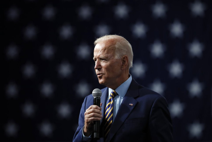 Ông Biden tốt nghiệp cử nhân ngành Lịch sử và Khoa học Chính trị của trường Đại học Delaware năm 1965. Năm 1968, ông nhận bằng Luật của trường Đại học Luật Syracuse. Ảnh: AP.