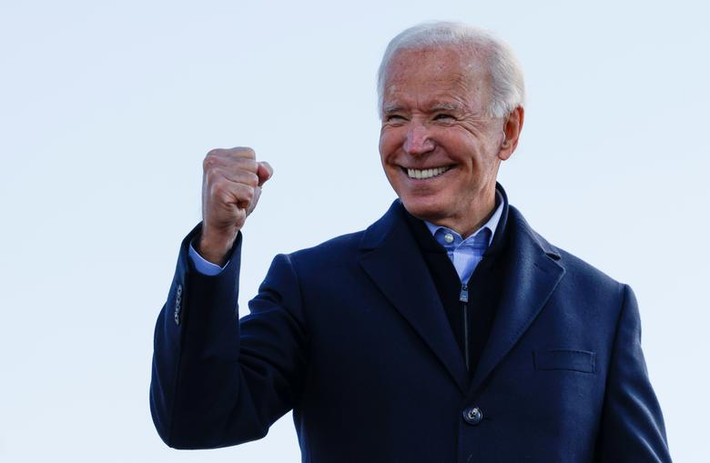 Trong khi đó, ứng viên Biden đã vận động cử tri tại bang Iowa, trước khi đến Wisconsin và Minnesota.