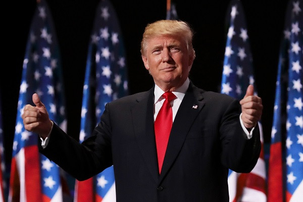 Cử tri Mỹ có xu hướng đánh giá cao Tổng thống Donald Trump về cách ông điều hành nền kinh tế, khi so với cách xử lý các vấn đề khác như đại dịch (COVID-19) hay phân biệt chủng tộc,...Ảnh: Fortune.