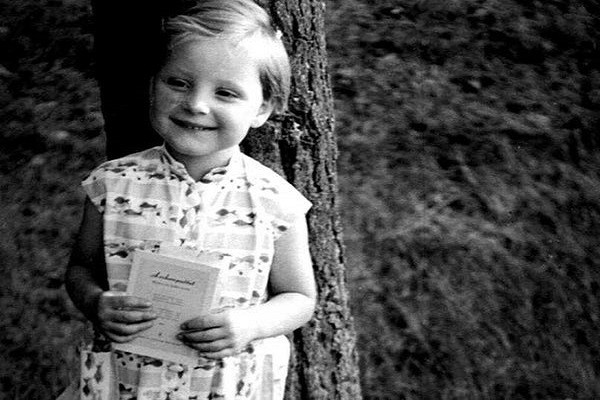 Bức ảnh chụp năm 1957 khi Angela Kasner được 3 tuổi. Ảnh: Business Insider.